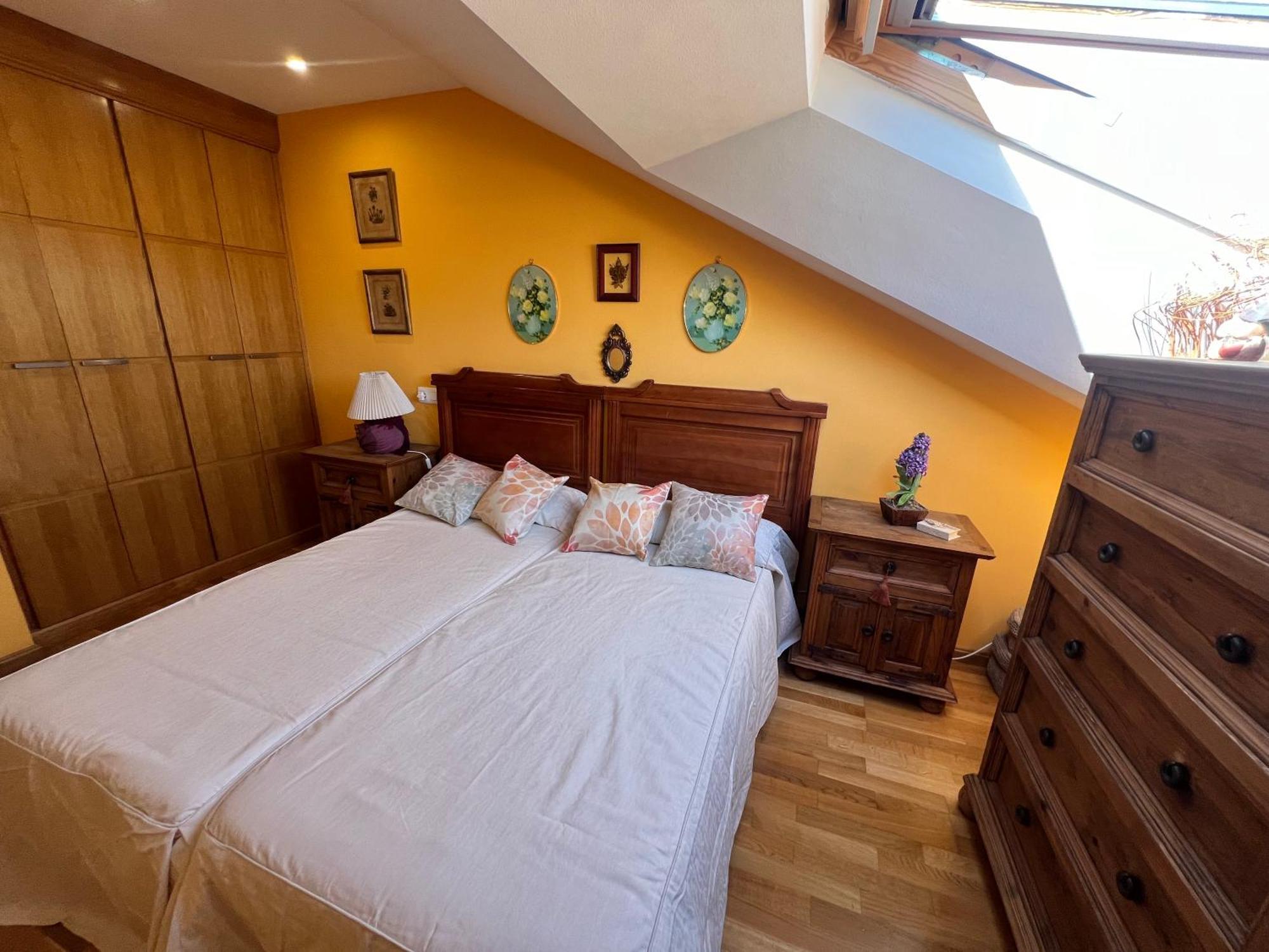 Atractivo Atico 2 Habitaciones Villaviciosa  Luaran gambar