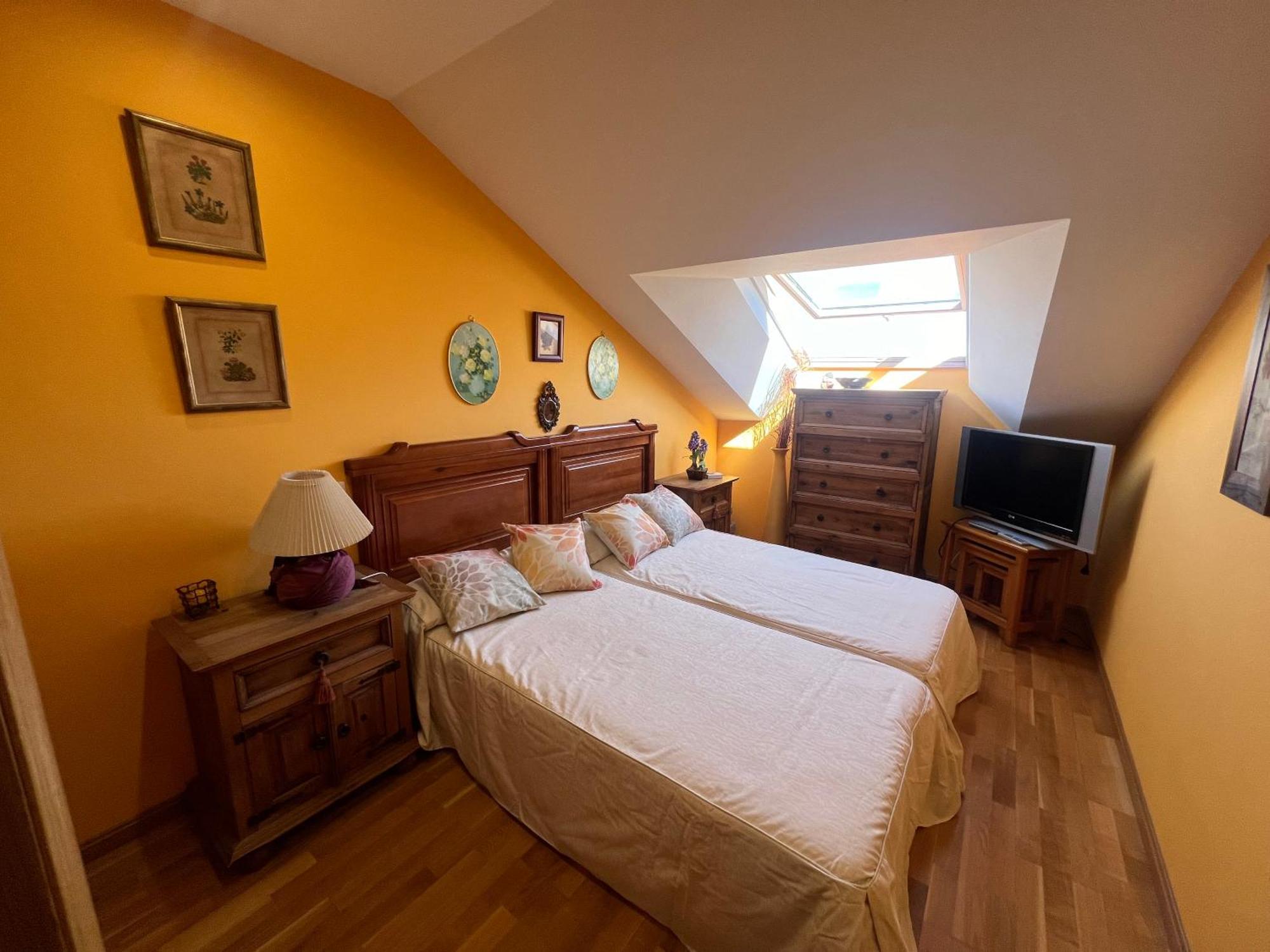 Atractivo Atico 2 Habitaciones Villaviciosa  Luaran gambar